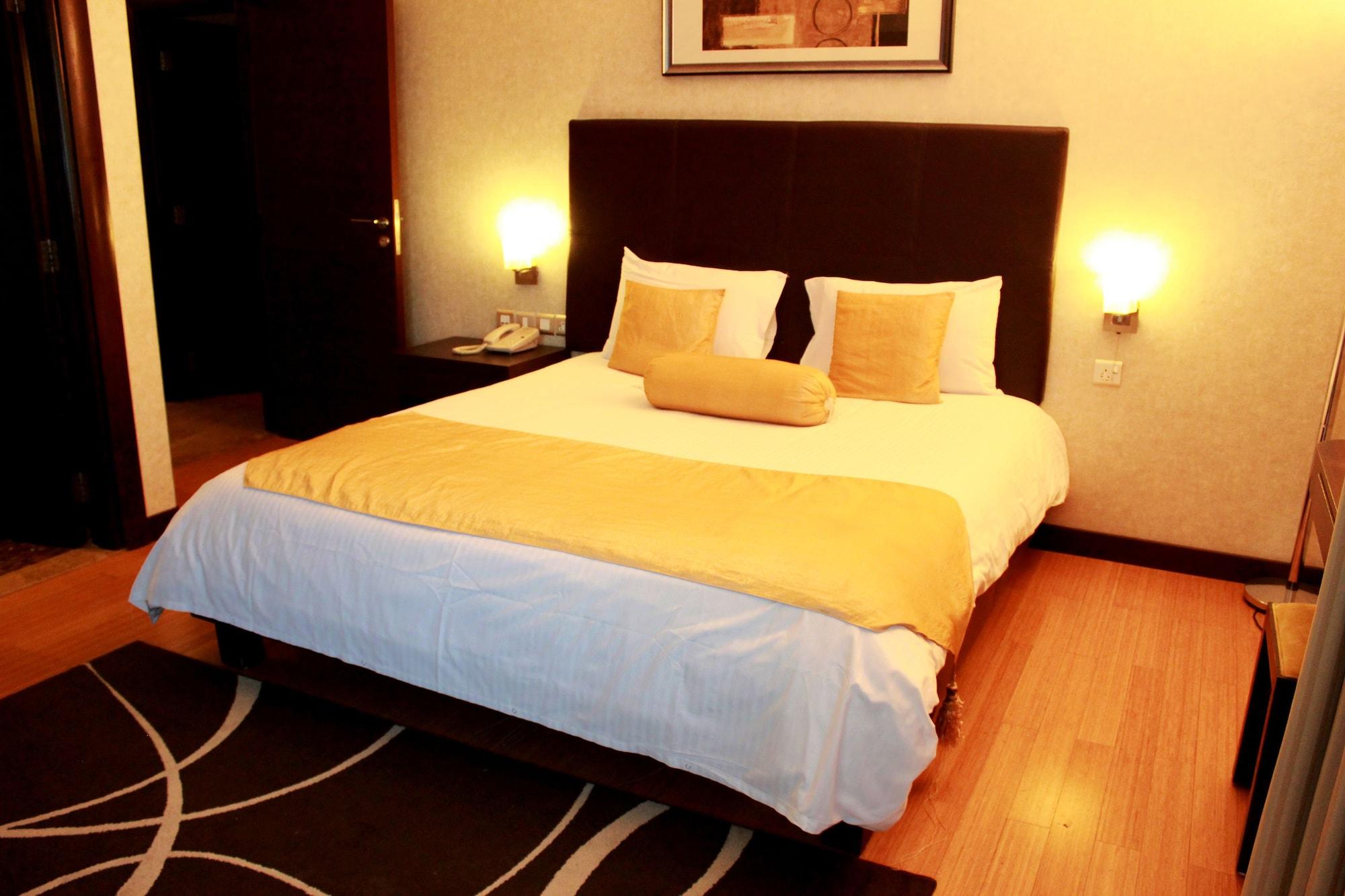 Tulip Creek Hotel Apartments Dubaï Extérieur photo