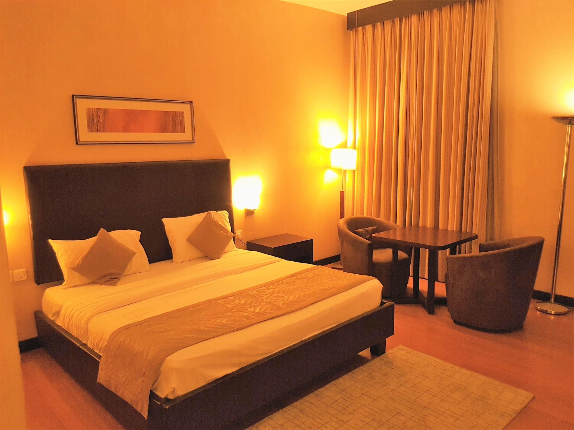 Tulip Creek Hotel Apartments Dubaï Extérieur photo