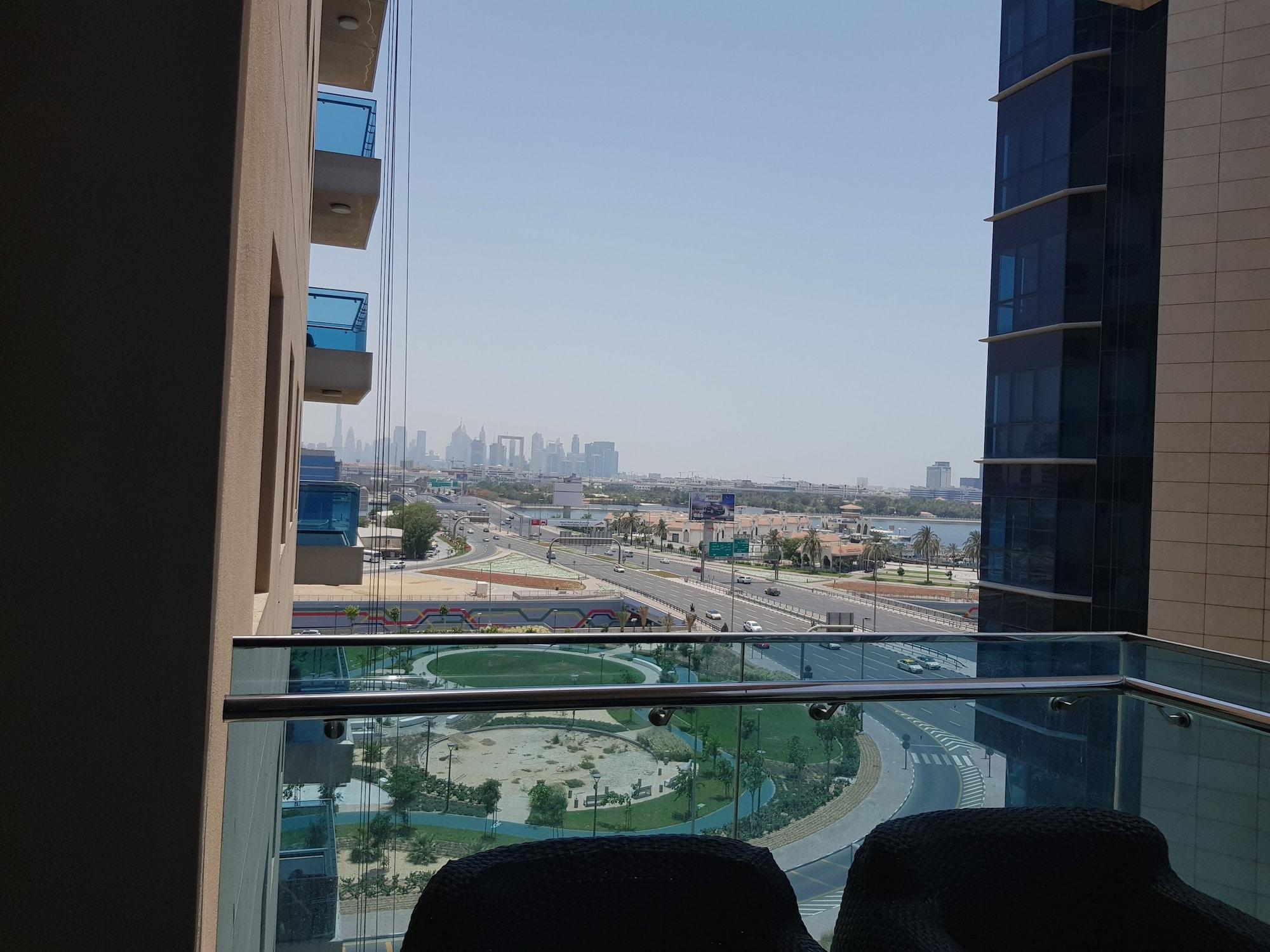 Tulip Creek Hotel Apartments Dubaï Extérieur photo