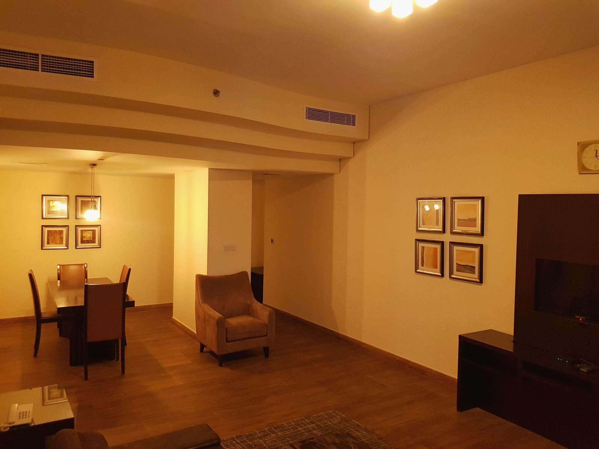 Tulip Creek Hotel Apartments Dubaï Extérieur photo
