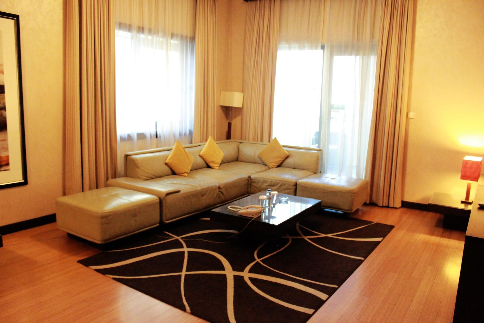 Tulip Creek Hotel Apartments Dubaï Extérieur photo